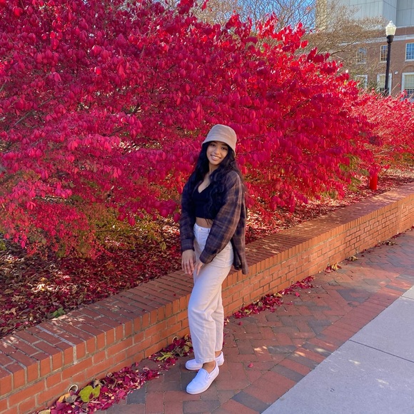 Meet your Posher, Ashley - Picture 3 of 3